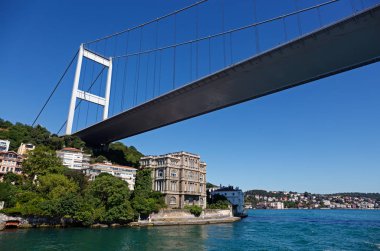 Istanbul, Türkiye - 14 Haziran 2018: Fatih Sultan Mehmet Köprüsü'nde gündüz