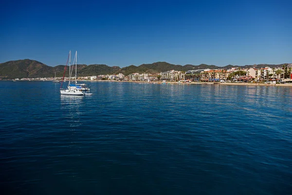 Marmaris Turquia Água Mar Azul Com Barco Flutuante — Fotografia de Stock