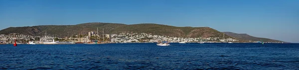 Bodrum Hrad Přístav Modré Mořské Vody Panoramatický Záběr — Stock fotografie