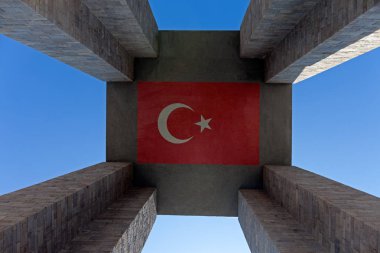 Memorial mezarlığı Çanakkale kule martydrom ve kırmızı Türk bayrağı ile 