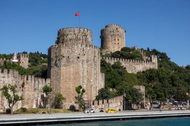 Istanbul, Türkiye - 13 Haziran 2018: Rumeli Kalesi, Rumeli Hisarı, gündüz, doğal görünümünü