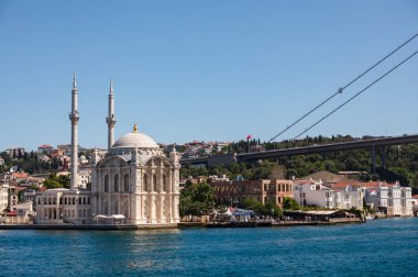 Istanbul, Türkiye - 14 Haziran 2018: Fatih Sultan Mehmet Köprüsü'nde gündüz