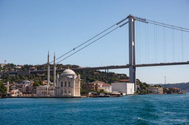Istanbul, Türkiye - 14 Haziran 2018: Fatih Sultan Mehmet Köprüsü'nde gündüz
