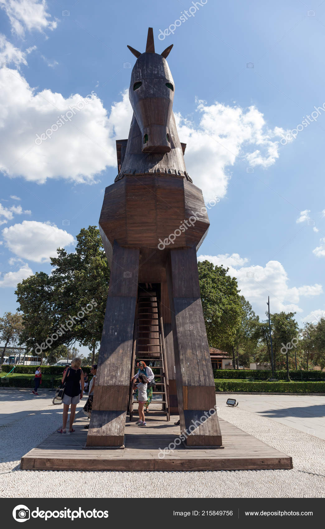 Foto de Canareplica De Cavalo De Tróiacanakkale Waterfront Dardanelles  Turquia O Cavalo De Tróia Da Guerra De Tróia Que Os Gregos Costumavam  Entrar Na Cidade Independente De Tróia E Ganhar A Guerra