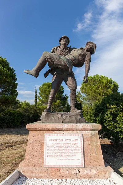 チャナッカレ トルコ 2018 トルコ記念碑のダーダネルス海峡の殉教者の記念碑 トルコ チャナッカレで運ぶ負傷アンザック兵を兵士します — ストック写真