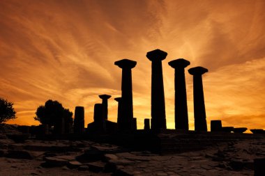 akşam ünlü Assos Athena Tapınağı