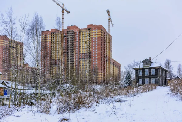 Abandoned Wooden Houses New High Rise Buildings — Stock Photo, Image