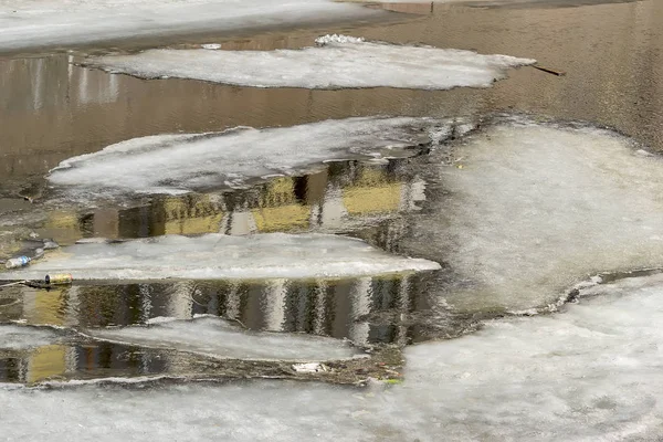 Réflexion Des Maisons Sur Front Mer Dans Eau Rivière Xoka — Photo