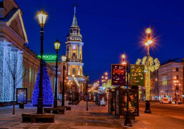 Nevsky Prospect üzerinde Saint-Petersburg Festival Noel gecesi