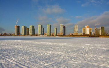 Gölet kıyısında yeni bir yerleşim bölgesi 