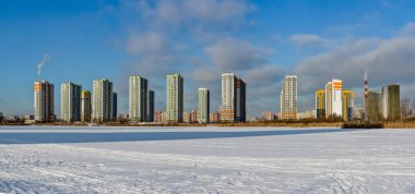 Gölet kıyısında yeni bir yerleşim bölgesi 