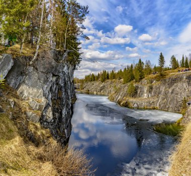 Karelia'ya hafta sonu gezisi. Ruskeala dağ Parkı. 