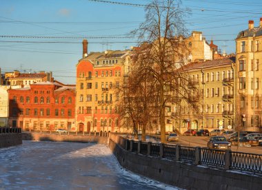 Karpovka nehrinin kıyısında kış. Sankt Petersburg, Petrograd Yakası.
