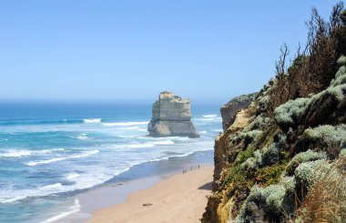 On iki havariyakın Avustralya Pasifik kıyısında sisli bir gün.