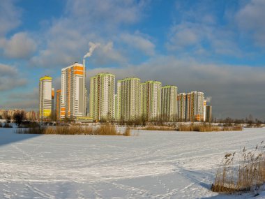 Gölet kıyısında yeni bir yerleşim bölgesi 