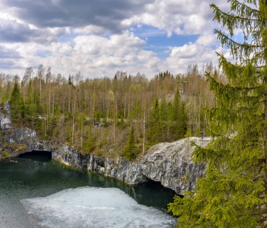 Karelia'ya hafta sonu gezisi. Ruskeala dağ Parkı. 