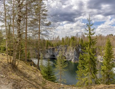 Karelia'ya hafta sonu gezisi. Ruskeala dağ Parkı. 