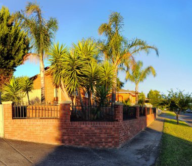 Hallam'da sıcak bir yaz akşamı. Victoria Eyaleti. Avustralya