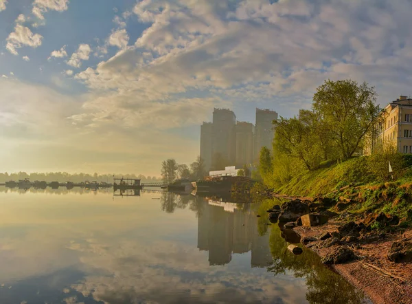 Spring Foggy Morning Banks Neva River Rybatskoye District Petersburg — Stock Photo, Image