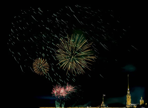Fiestas Año Nuevo Fuegos Artificiales Las Orillas Del Río Neva — Foto de Stock