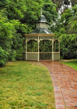 Park Wilson 'da yağmurlu bir gün. Park, Victoria, Avustralya 'daki Berwick' teki Princes Highway 'de yer almaktadır..