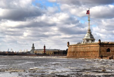 St Petersburg'da Nisan sabahı erken