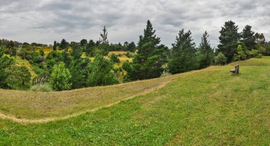 Park Wilson 'da yağmurlu bir gün. Park, Victoria, Avustralya 'daki Berwick' teki Princes Highway 'de yer almaktadır..