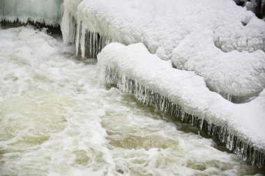 donmuş su Nehri üzerinde 