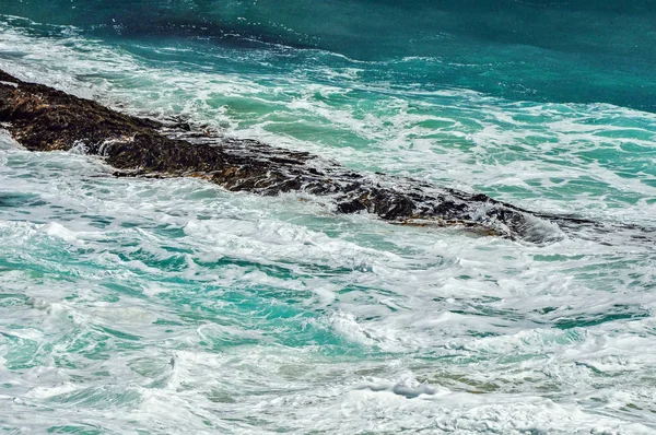 太平洋沿岸的海浪 前往澳大利亚的旅程 — 图库照片