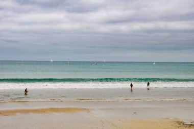 Pasifik Okyanusu'nun Güneşli kıyıları.