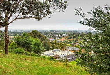 Park Wilson 'da yağmurlu bir gün. Park, Victoria, Avustralya 'daki Berwick' teki Princes Highway 'de yer almaktadır..