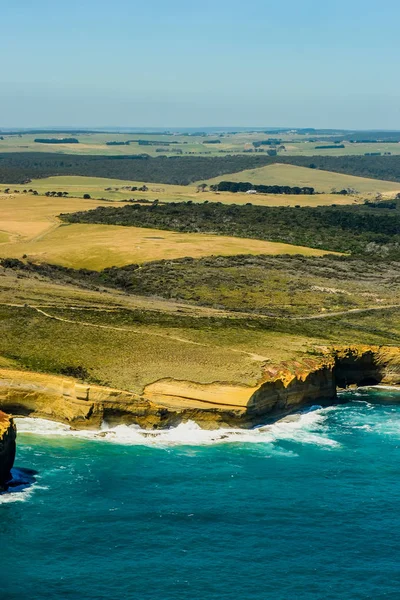 Bir helikopterden Pasifik okyanusunun Avustralya kıyıları.