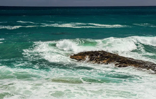 太平洋沿岸の波 オーストラリアへの旅 — ストック写真