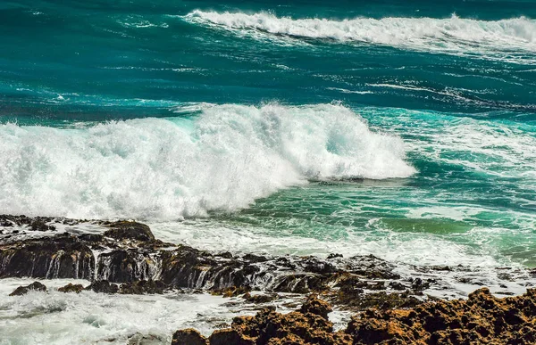 太平洋沿岸的海浪 前往澳大利亚的旅程 — 图库照片
