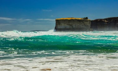 Pasifik kıyısındadalgalar. Avustralya'ya yolculuk.