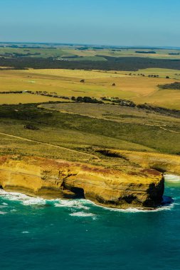 Bir helikopterden Pasifik okyanusunun Avustralya kıyıları.