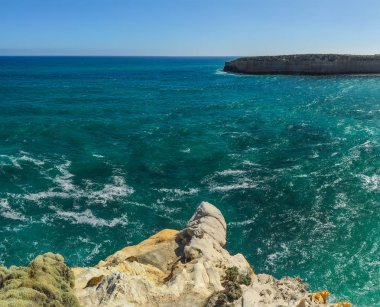 Pasifik Okyanusu'nun mavisinin tüm tonları. Avustralya kıyıları.
