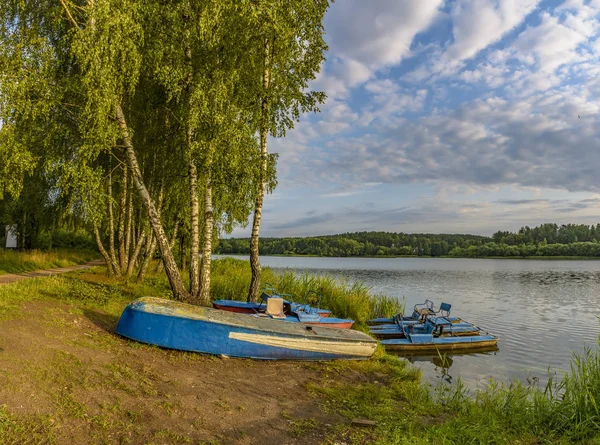 Drozdy reservoir is een stuwmeer gelegen aan de noordwestelijke — Stockfoto