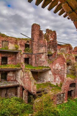 Fındık adasında antik kale korunmuş binalar