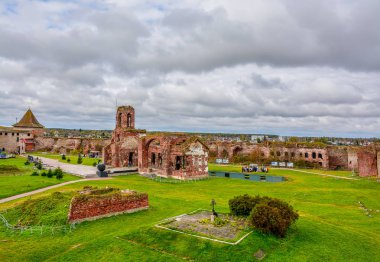 Fındık adasında antik kale korunmuş binalar