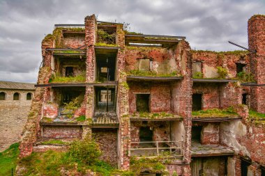 Fındık adasında antik kale korunmuş binalar