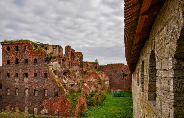 Edifícios preservados da antiga fortaleza na ilha de Nut — Fotografia de Stock