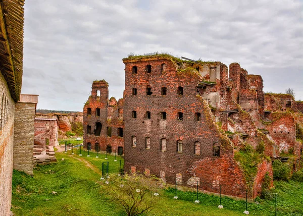 Bâtiments préservés de l'ancienne forteresse sur l'île de Nut — Photo