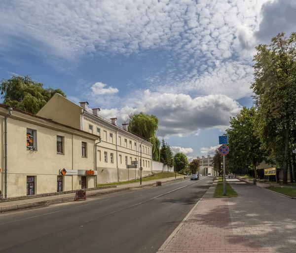 Замкова вулиця, одна з найстаріших міських вулиць в центрі г — стокове фото