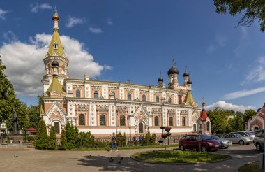 Pokrovsky Katedrali, mimar M tarafından 1904-1905 yılında tuğladan inşa edilmiştir..