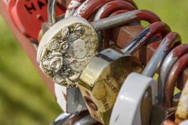 Sembolik aşıkların duygularını somutlaştıran asma kilit ve 