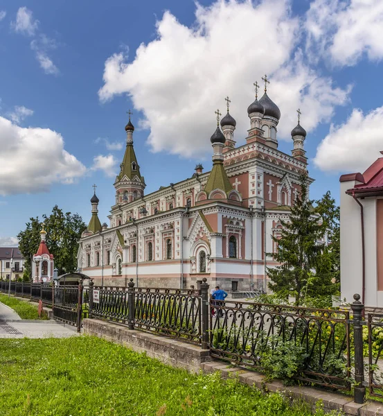 Catedral de Pokrovsky, construida de ladrillo en 1904-1905 por el arquitecto M . —  Fotos de Stock