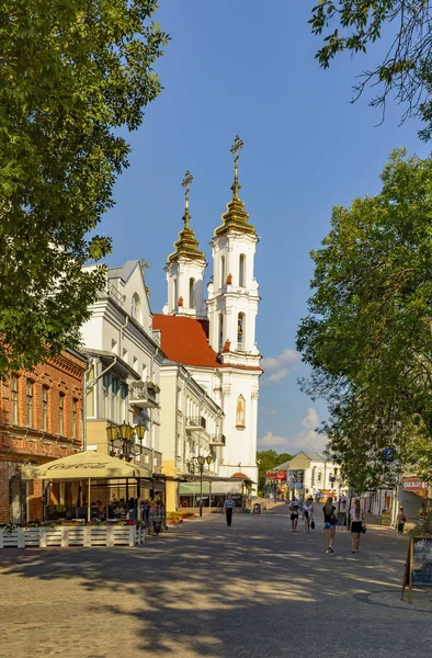 Tolstoy calle se encuentra en el centro histórico de la ciudad, en — Foto de Stock