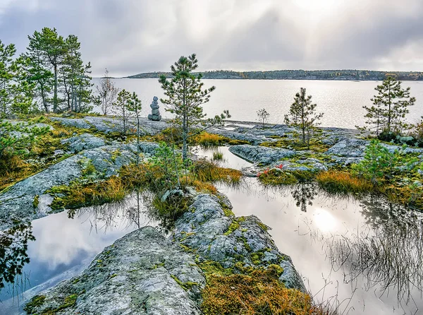 Kajosaari eiland, Ladoga meer, Karelië, Rusland. — Stockfoto