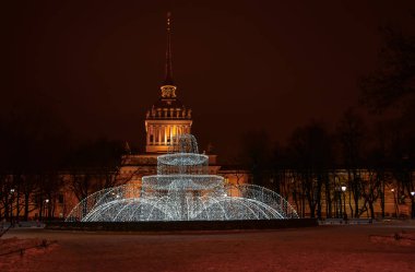 St. Petersburg 'un merkezinin New York için şenlikli dekorasyonu.